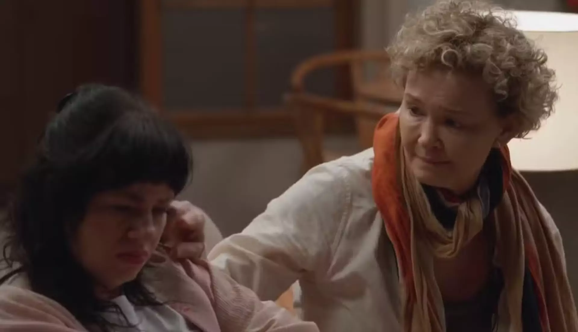 Carol (Karine Teles) e Ester (Júlia Lemmertz) de Elas por Elas