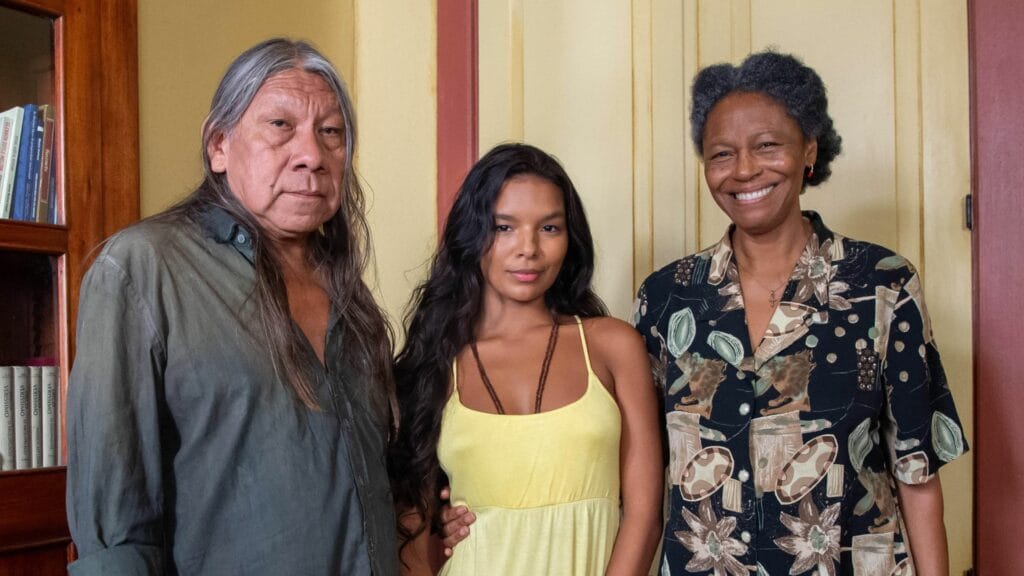 Chico (Mac Suara), Inácia (Edvana Carvalho) e Ritinha (Mell Muzzillo) em Renascer