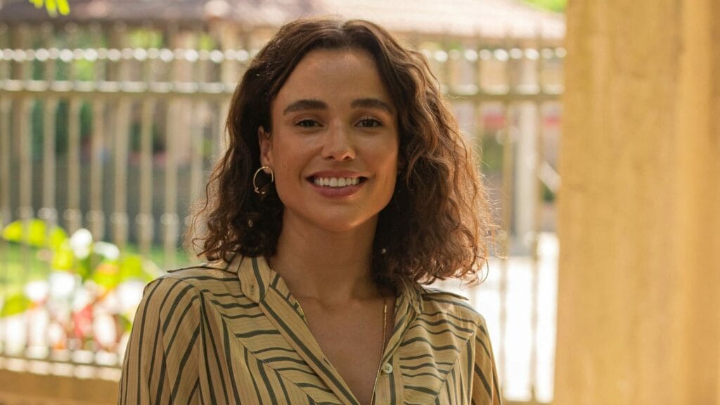 Kika é vivida por Juliane Araújo em Renascer