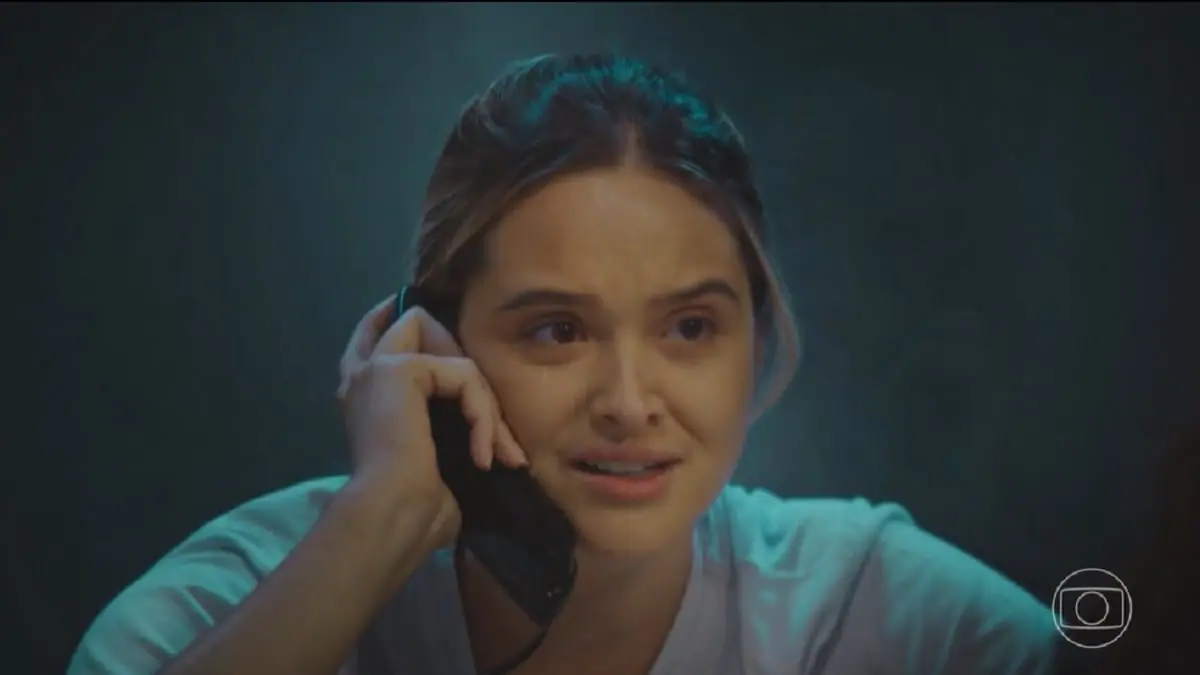 Electra (Juliana Paiva) em Família é Tudo