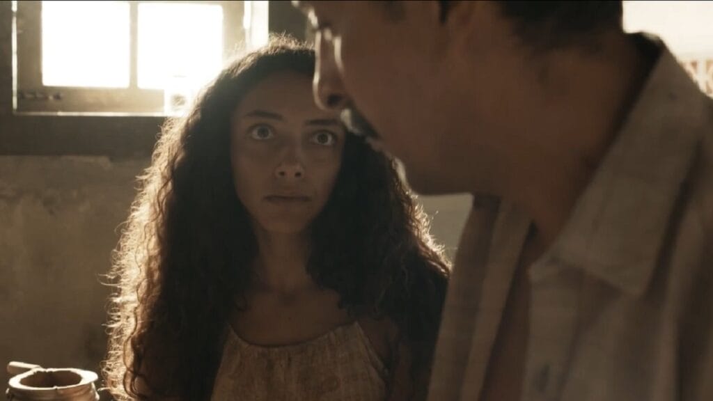 Tião Galinha (Irandhir Santos) e Joana (Alice Carvalho) em Renascer