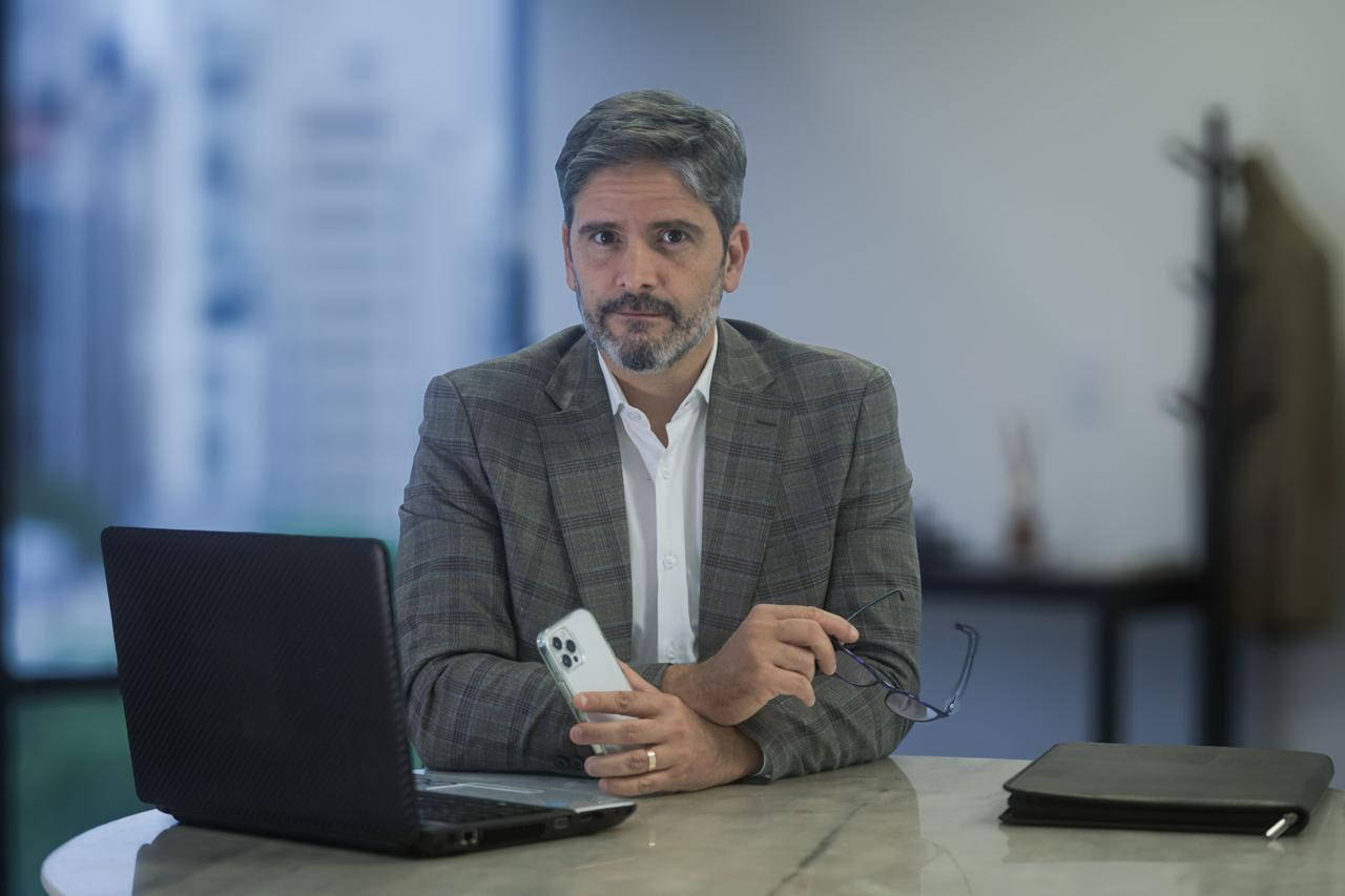 O jornalista Rafael Gomide