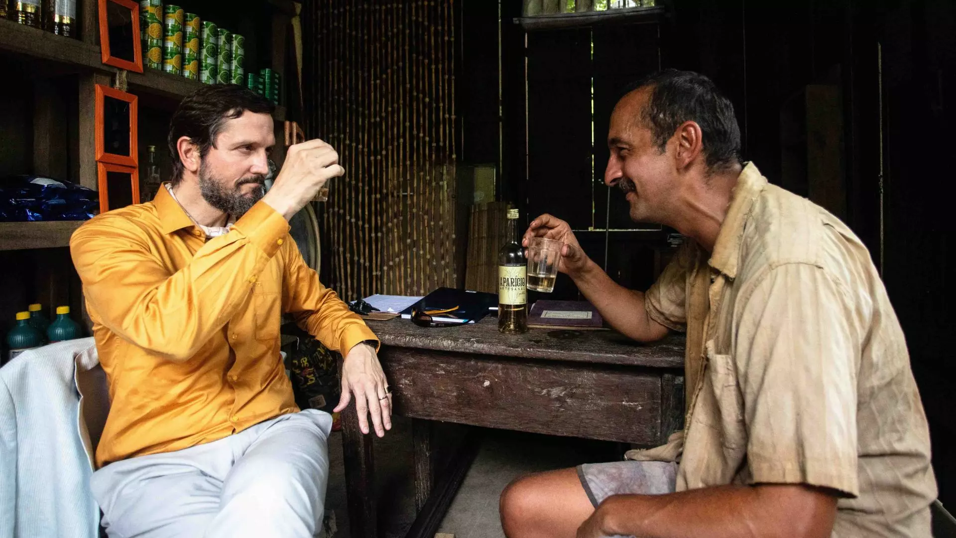 Egídio (Vladimir Brichta) e Tião Galinha (Irandhir Santos) em Renascer