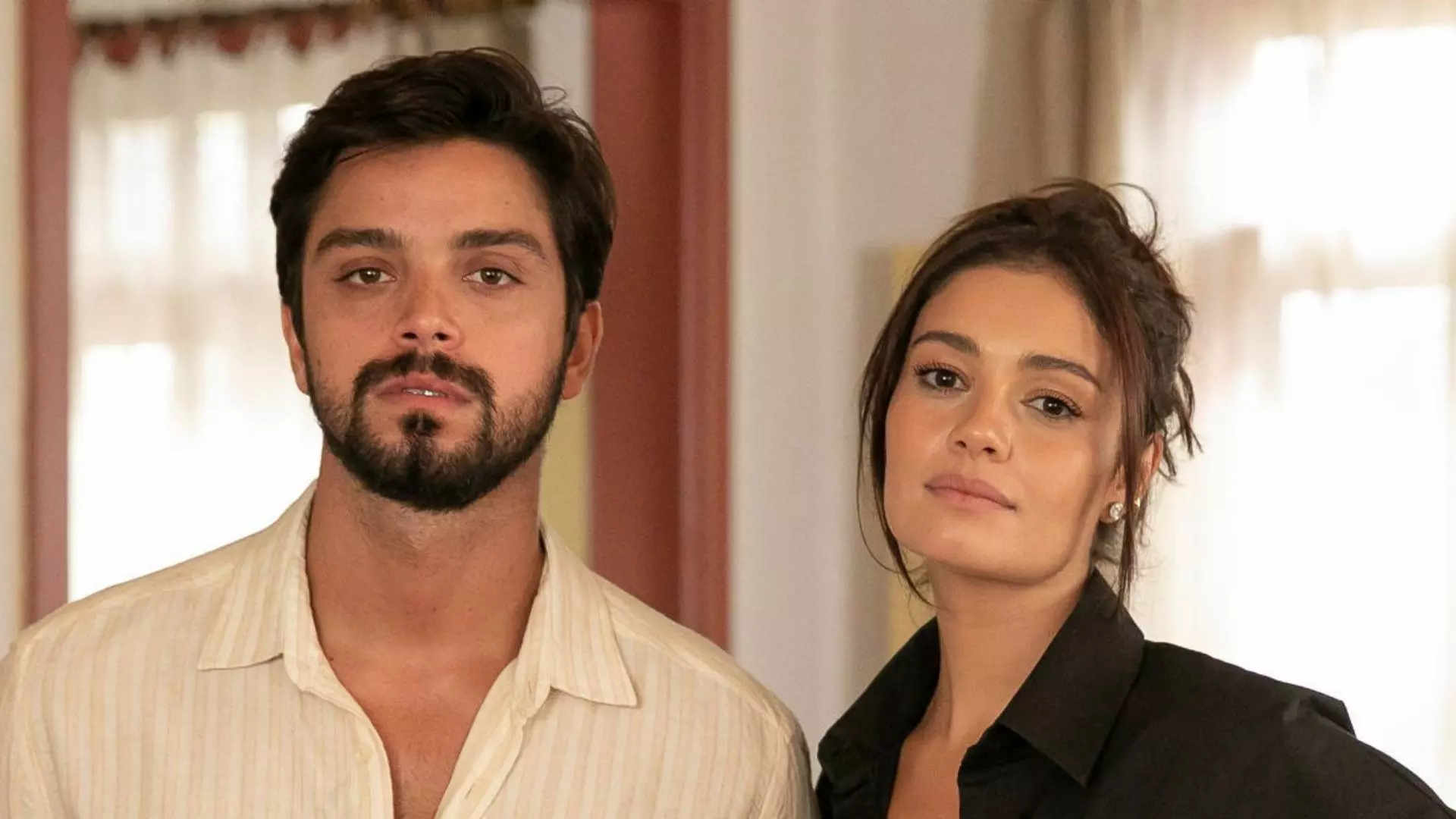 Eliana (Sophie Charlotte) e José Venâncio (Rodrigo Simas) em Renascer