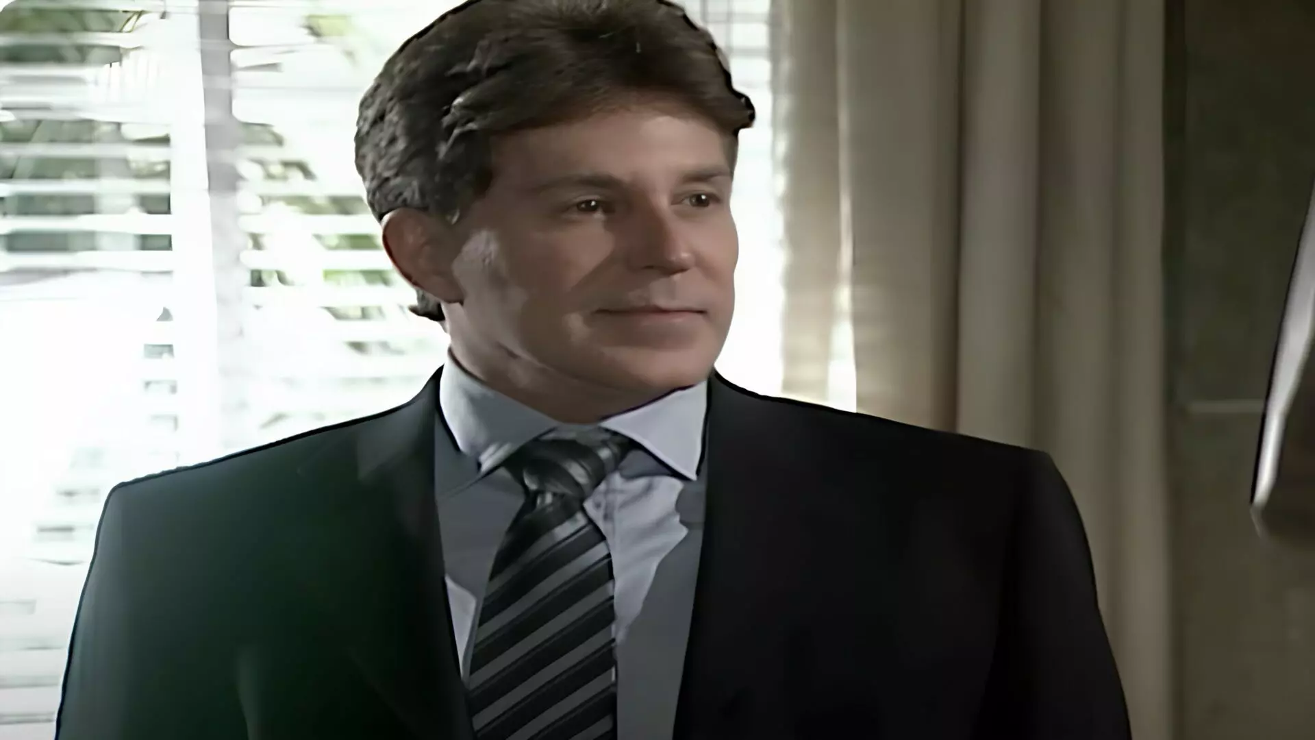 Lutero (Edwin Luisi) em Paraíso Tropical