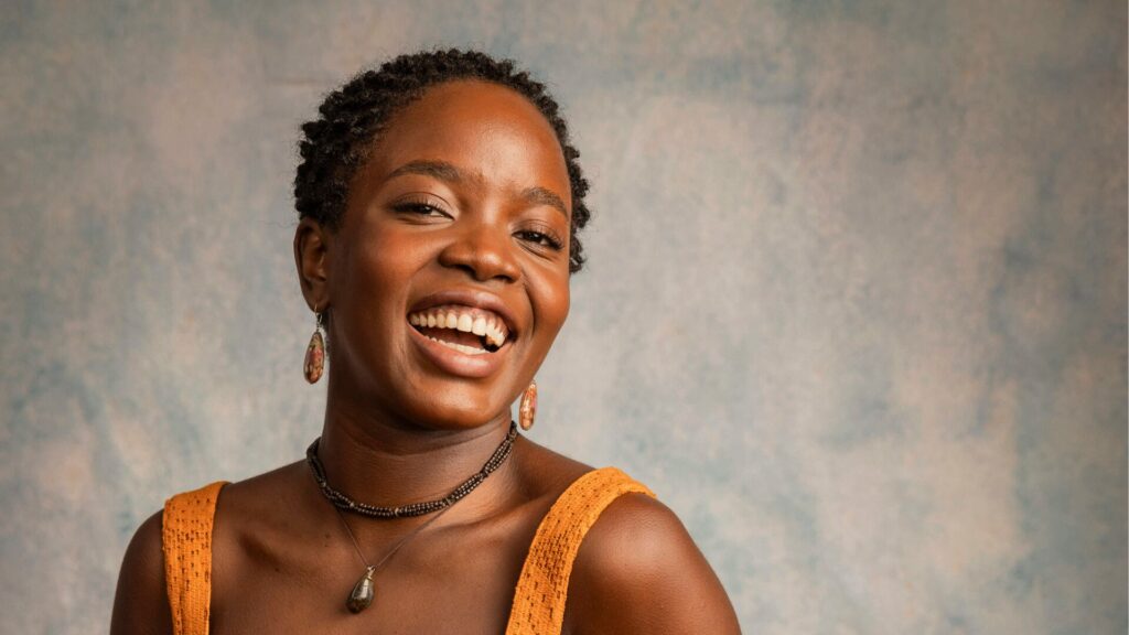 Clara Moneke é Caridade em No Rancho Fundo