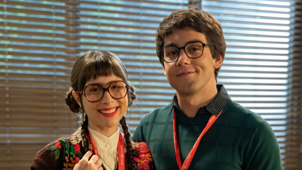 Guto (Daniel Rangel) e Lupita (Daphne Bozaski) em Família é Tudo