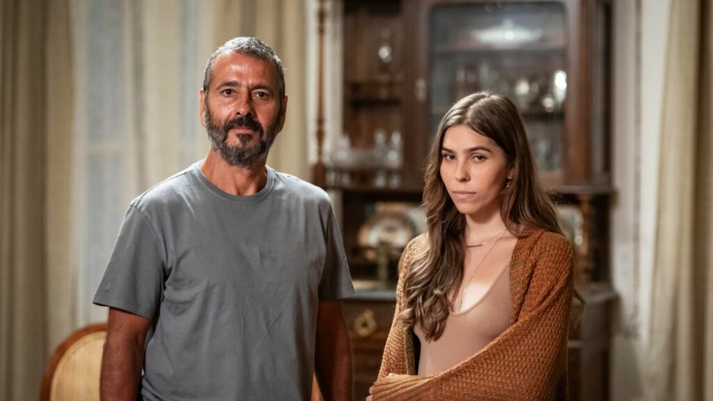 José Inocêncio (Marcos Palmeira) e Buba (Gabriela Medeiros) em Renascer