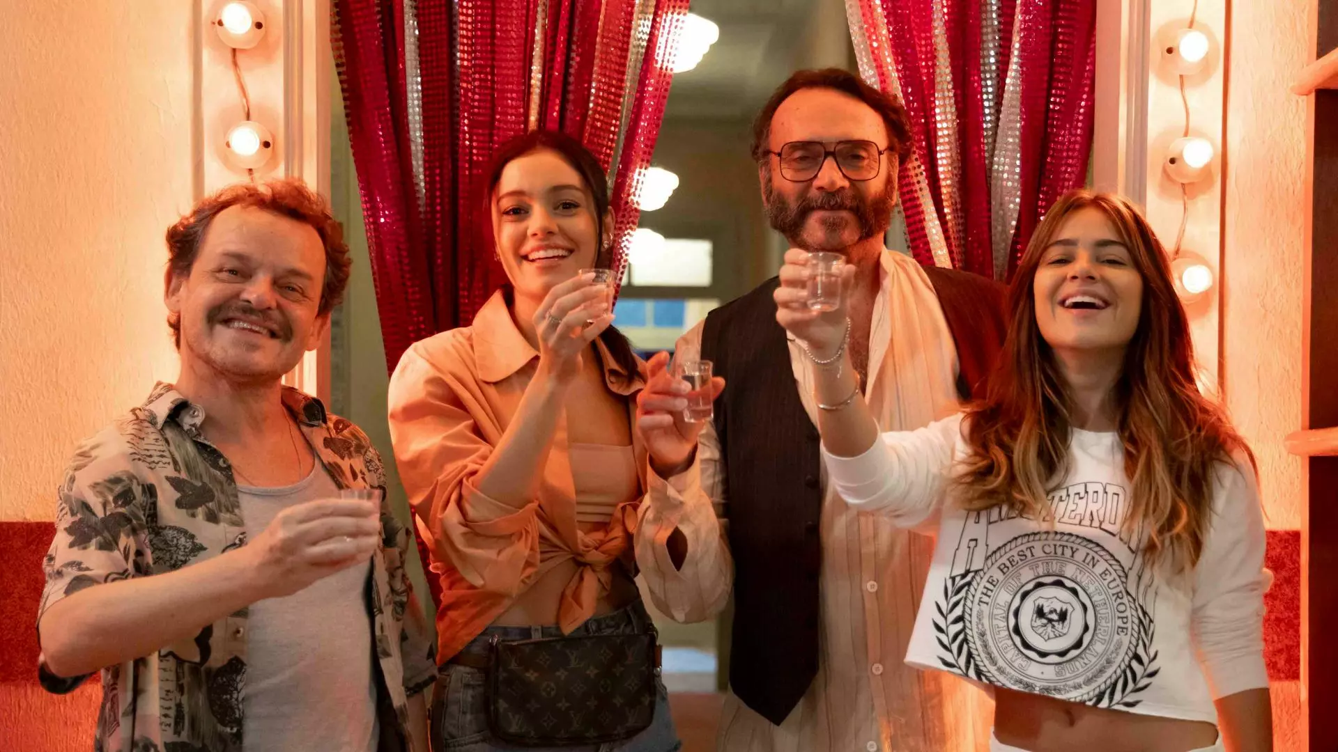 Norberto (Matheus Nachtergaele), Rachid (Almir Sater), Sandra (Giullia Buscacio) e Eliana (Sophie Charlotte)