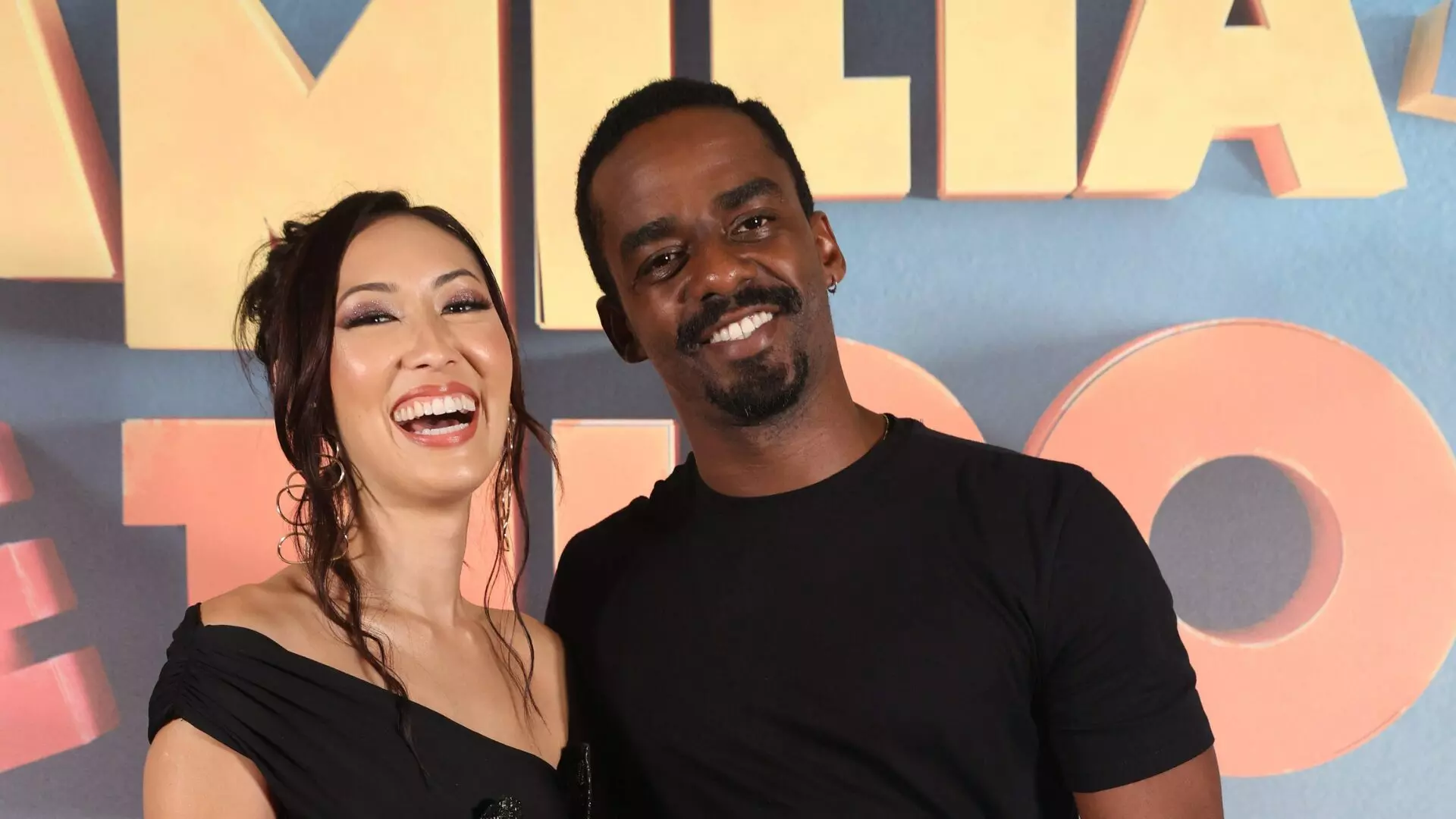 Ana Hikari e Raphael Logam em Família É Tudo