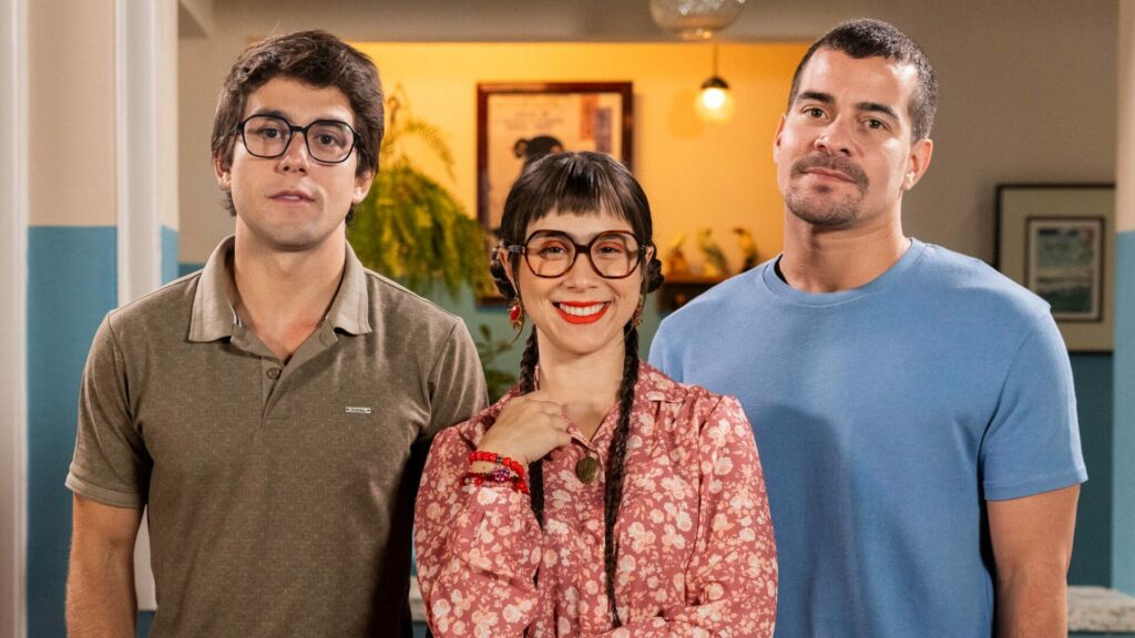 Guto (Daniel Rangel), Lupita (Daphne Bozaski) e Júpiter (Thiago Martins)