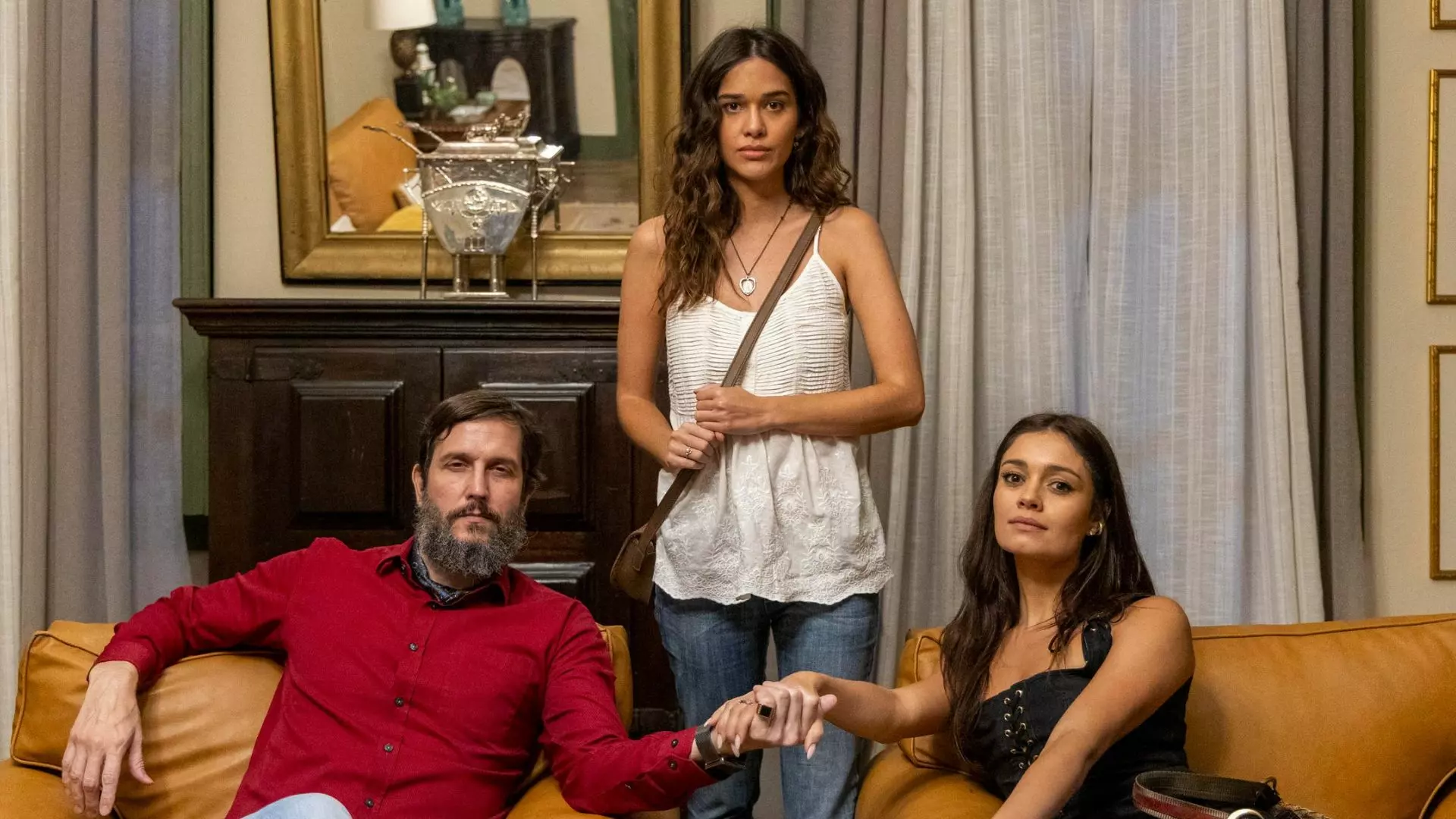 Mariana (Theresa Fonseca), Egídio (Vladimir Brichta) e Eliana (Sophie Charlotte) em Renascer