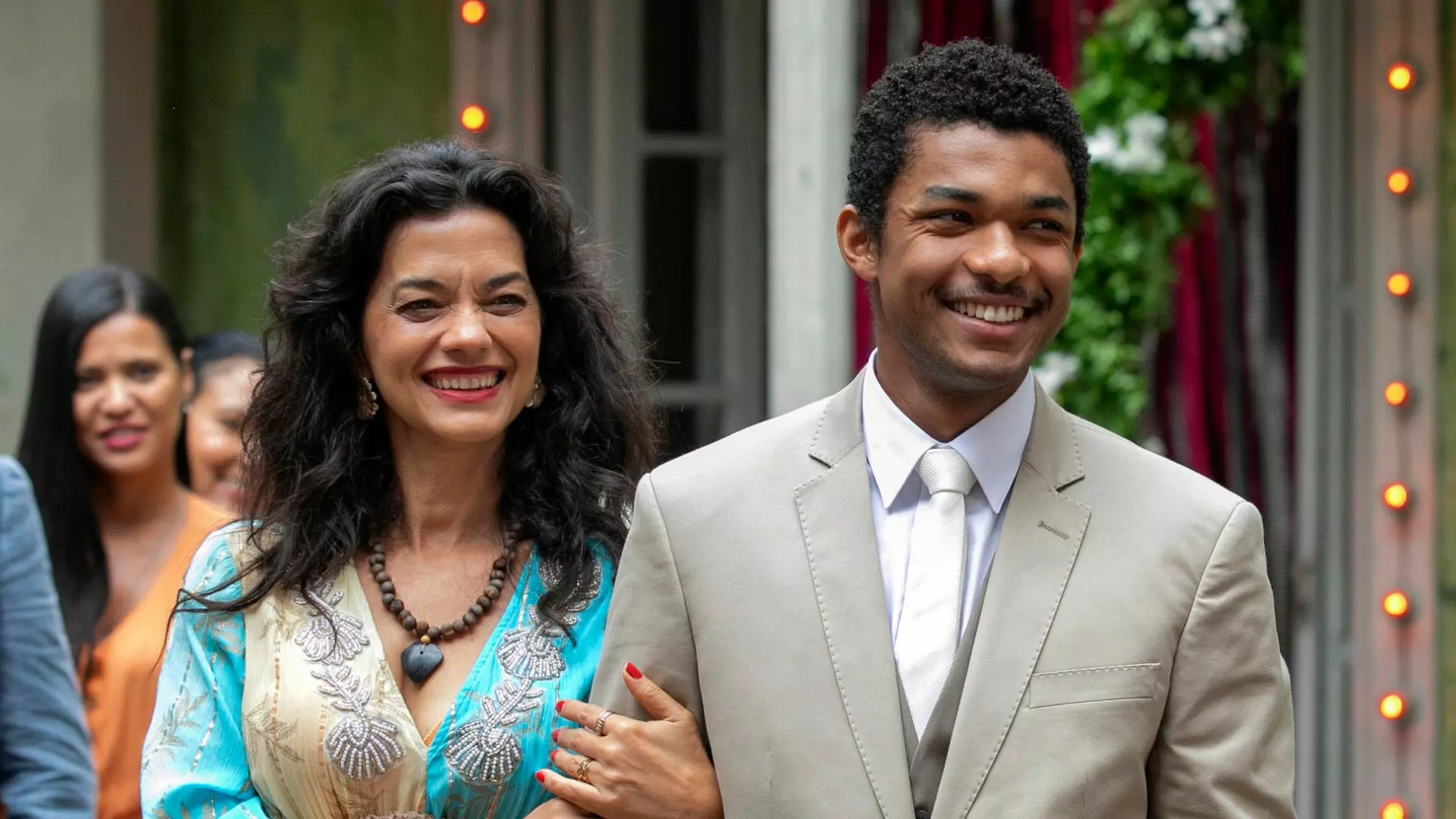 Morena (Ana Cecilia Costa) e João Pedro (Juan Paiva) em Renascer