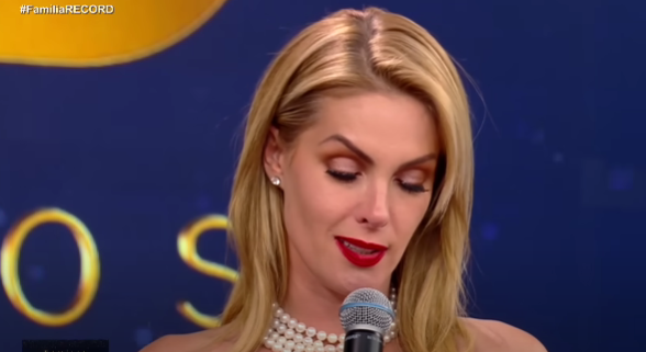 &Aacute;udio mostra Hickmann agradecendo empr&eacute;stimo do banco Daycoval.