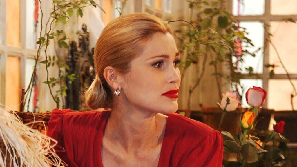 Flávia Alessandra como Cristina em Alma Gêmea