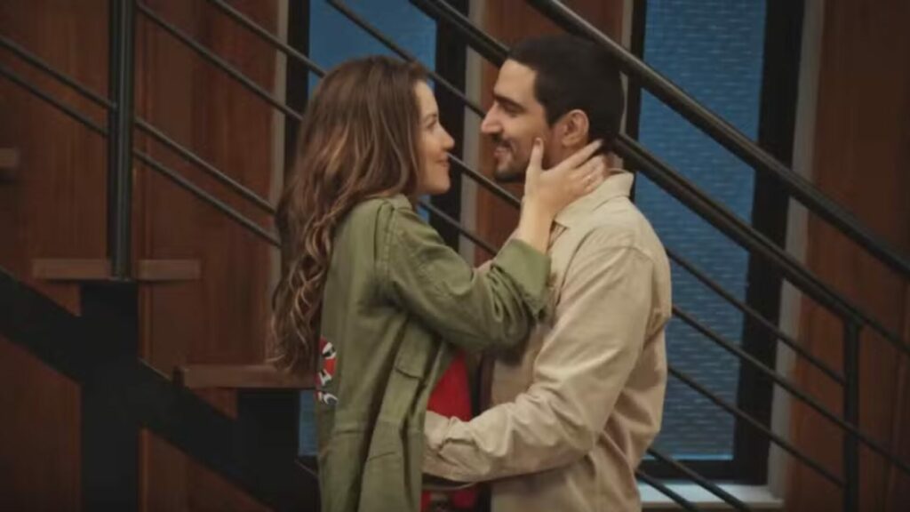 Vênus (Nathalia Dill) e Tom (Renato Góes) em Família É Tudo