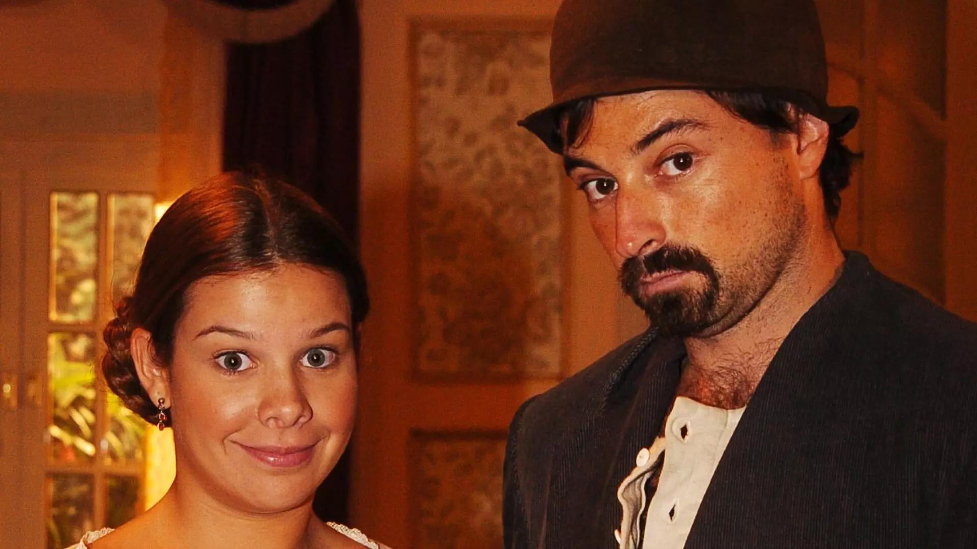 Crispim (Emílio Orciollo Netto) e Mirna (Fernanda Souza) em Alma Gêmea