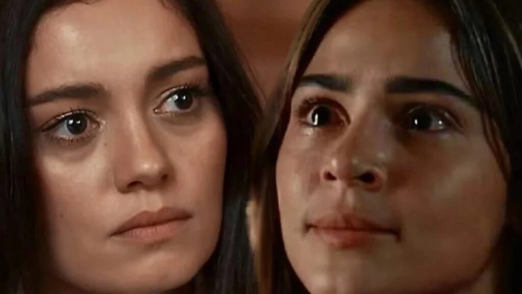 Eliana (Sophie Charlotte) e Sandra (Giullia Buscacio) de Renascer