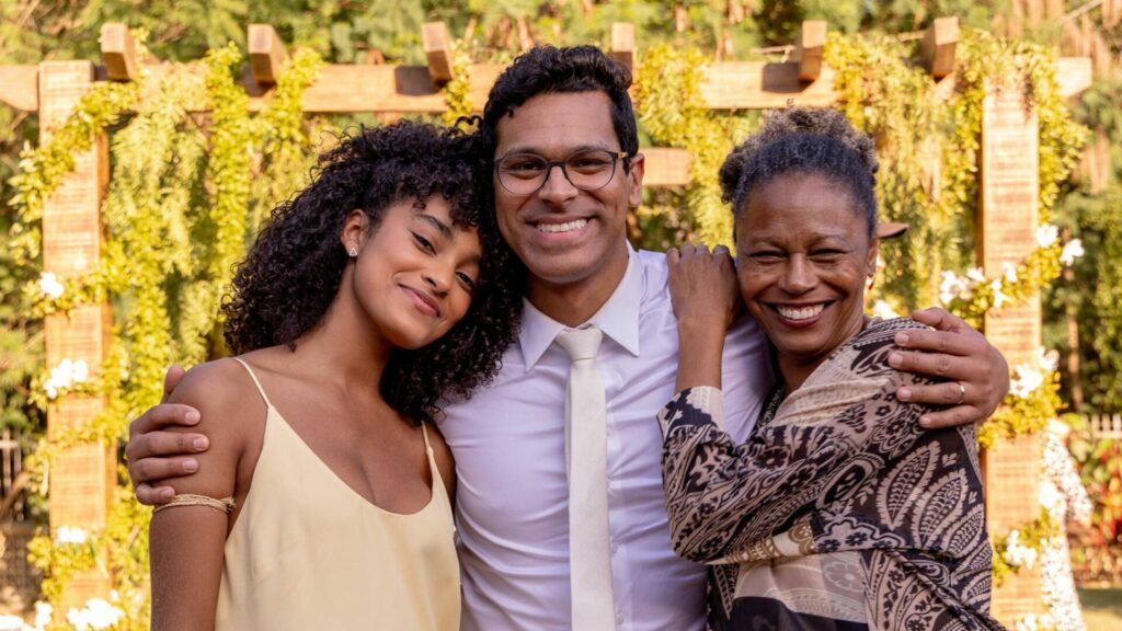 Inácia (Edvana Carvalho), José Augusto (Renan Monteiro) e Teca (Lívia Silva) em Renascer