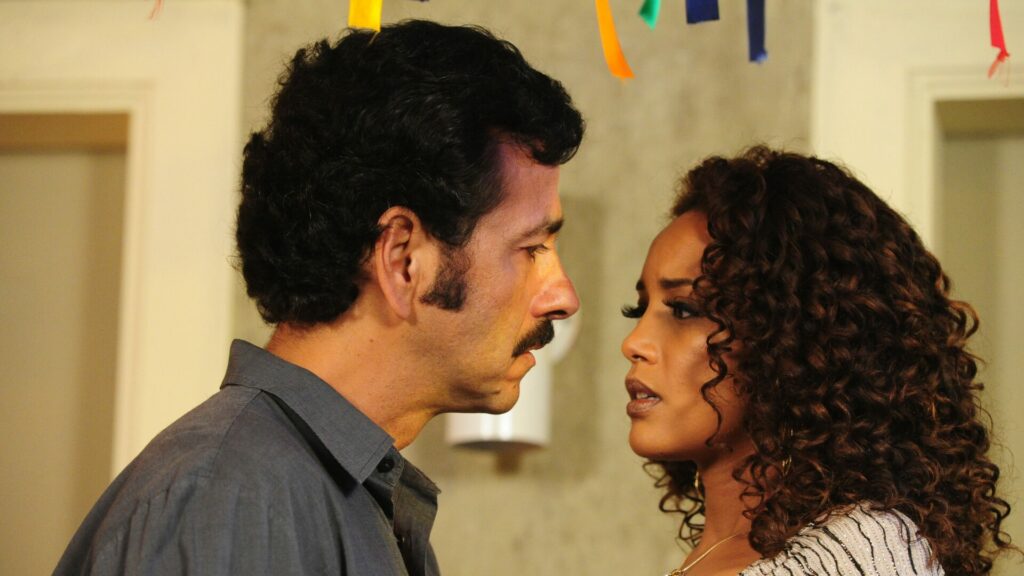 Penha (Taís Araújo) e Sandro (Marcos Palmeira) em Cheias de Charme