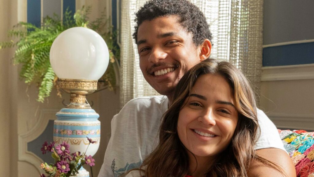 Sandra (Giullia Buscacio) e João Pedro (Juan Paiva)