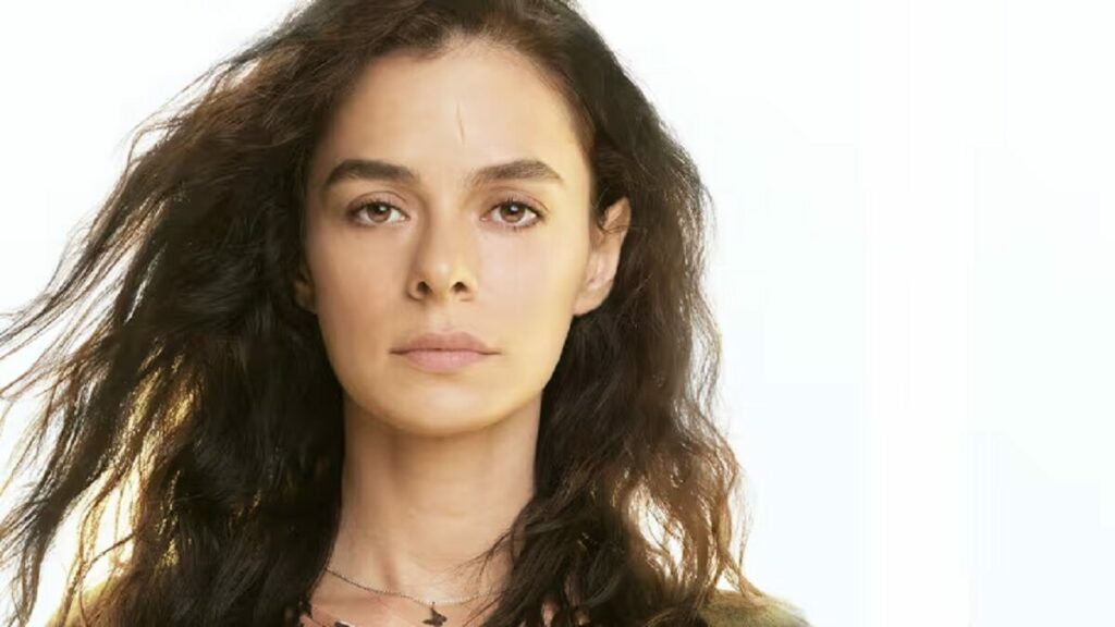 Bahar (Özge Özpirinçci) em Força de Mulher