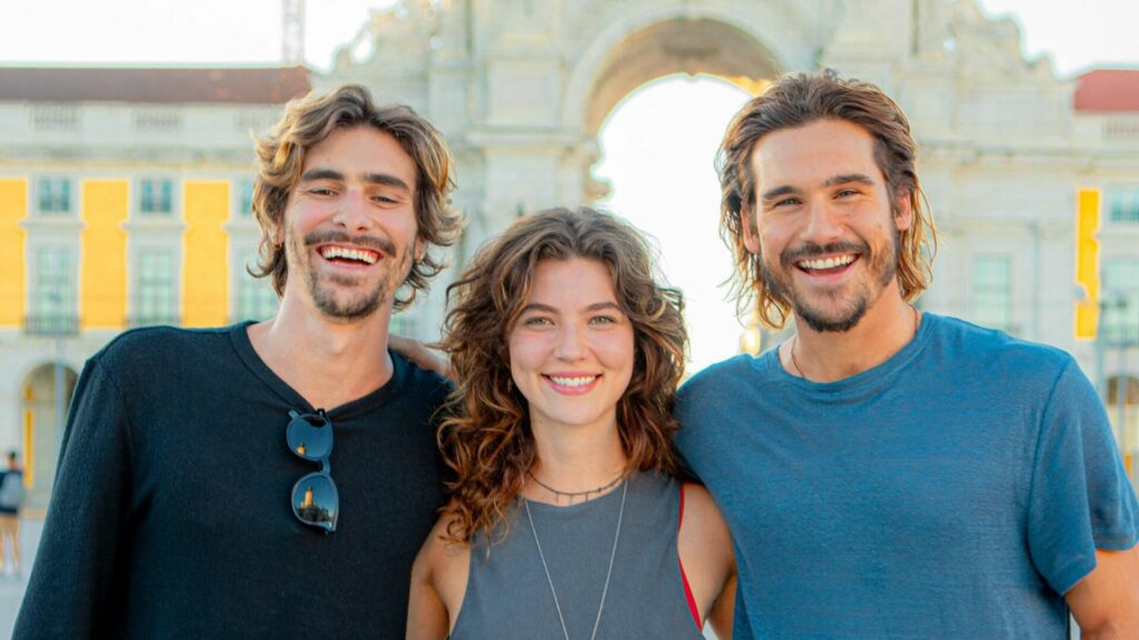 Bruno Montaleone, Alanis Guillen e Nicolas Prattes em Mania de Você
