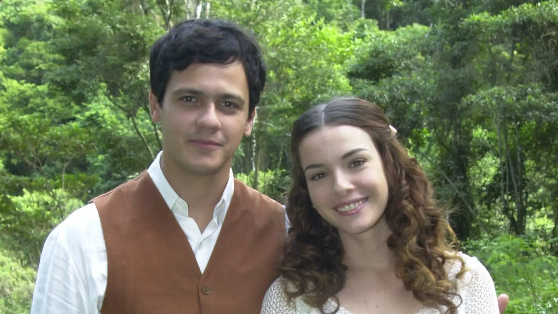 Neco (Danton Mello) e Belinha (Regiane Alves)