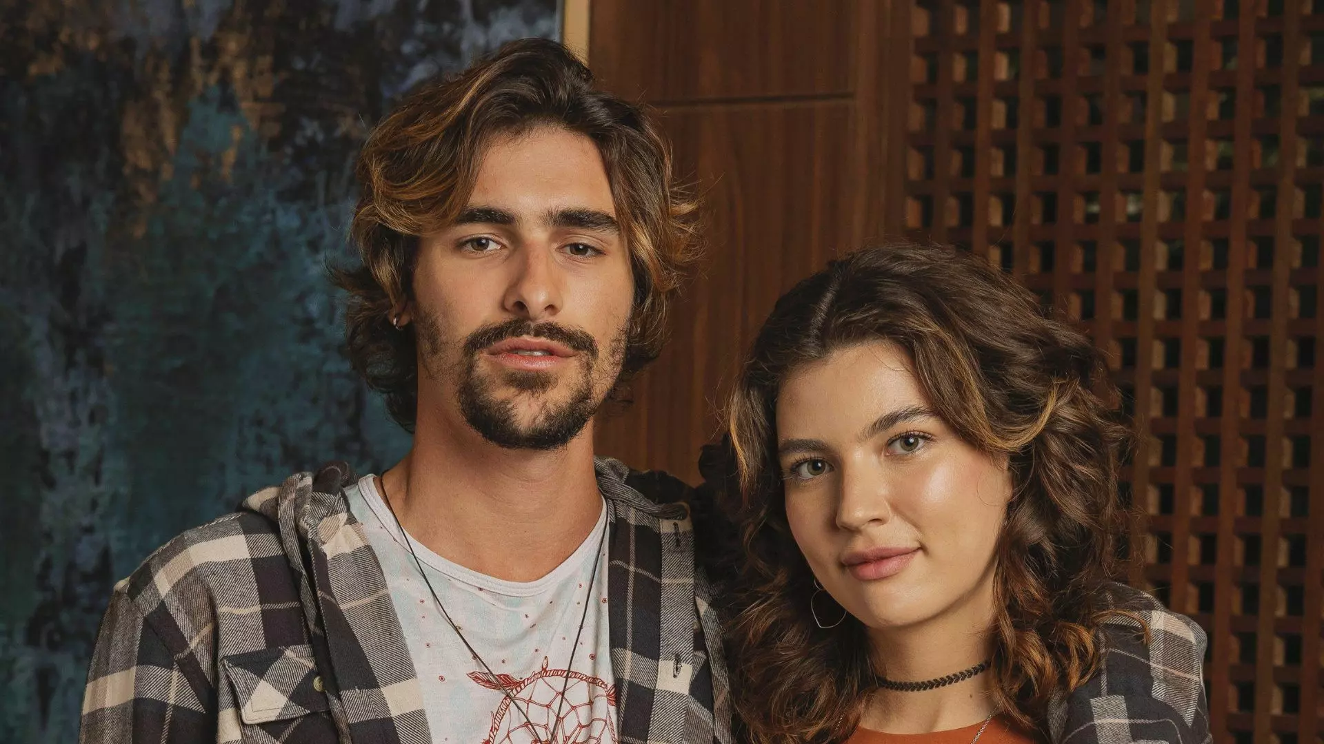 Cristiano (Bruno Montaleone) e Michele (Alanis Guillen) em Mania de Você