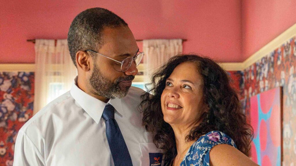 Lindomar (MV Bill) e Doralice (Tereza Seiblitz) em Volta por Cima