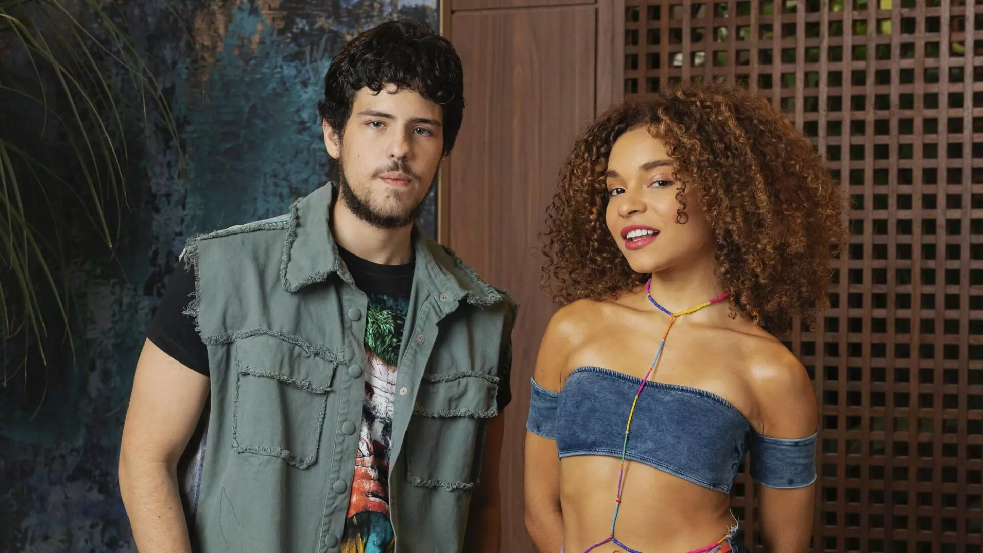 Tomás (Paulo Mendes) e Evelyn (Gi Fernandes) em Mania de Você