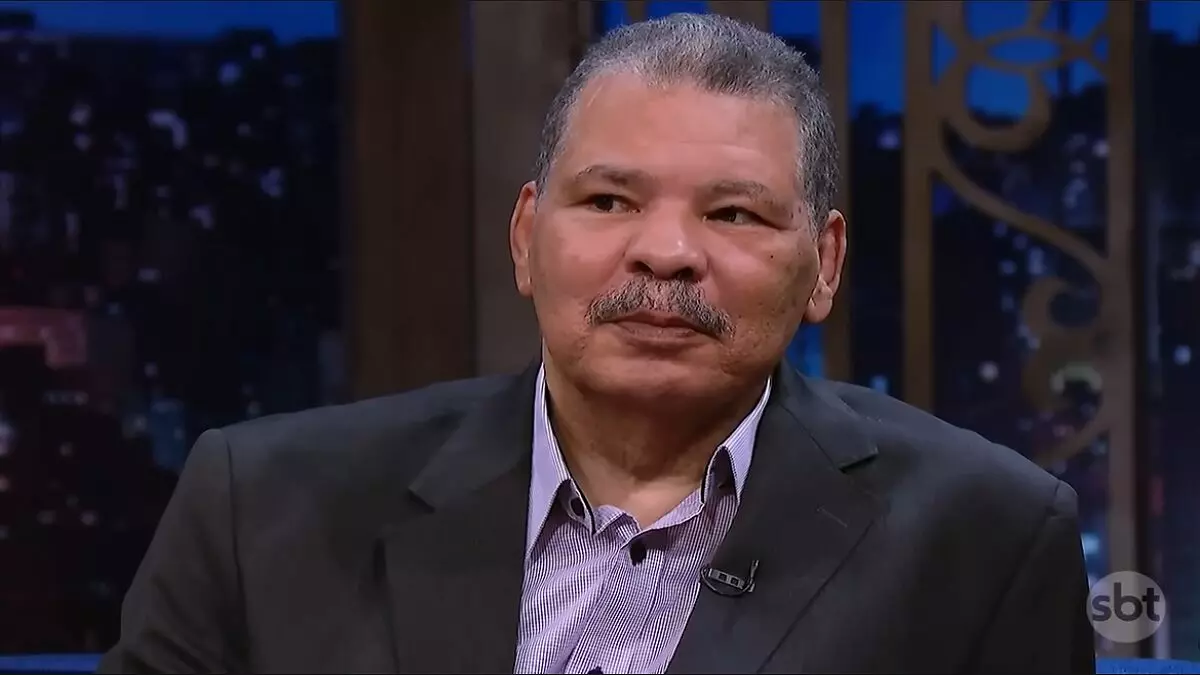O boxeador Maguila em entrevista a Danilo Gentili no programa The Noite, em 2017