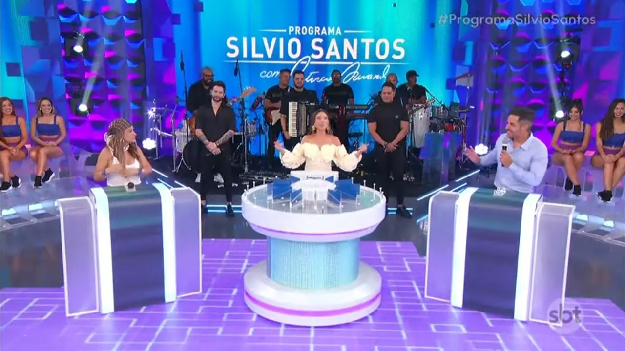 Patricia Abravanel durante o Jogo da Três Pistas