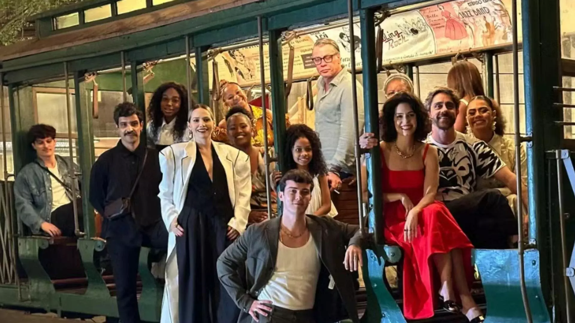 Elenco de Garota do Momento
