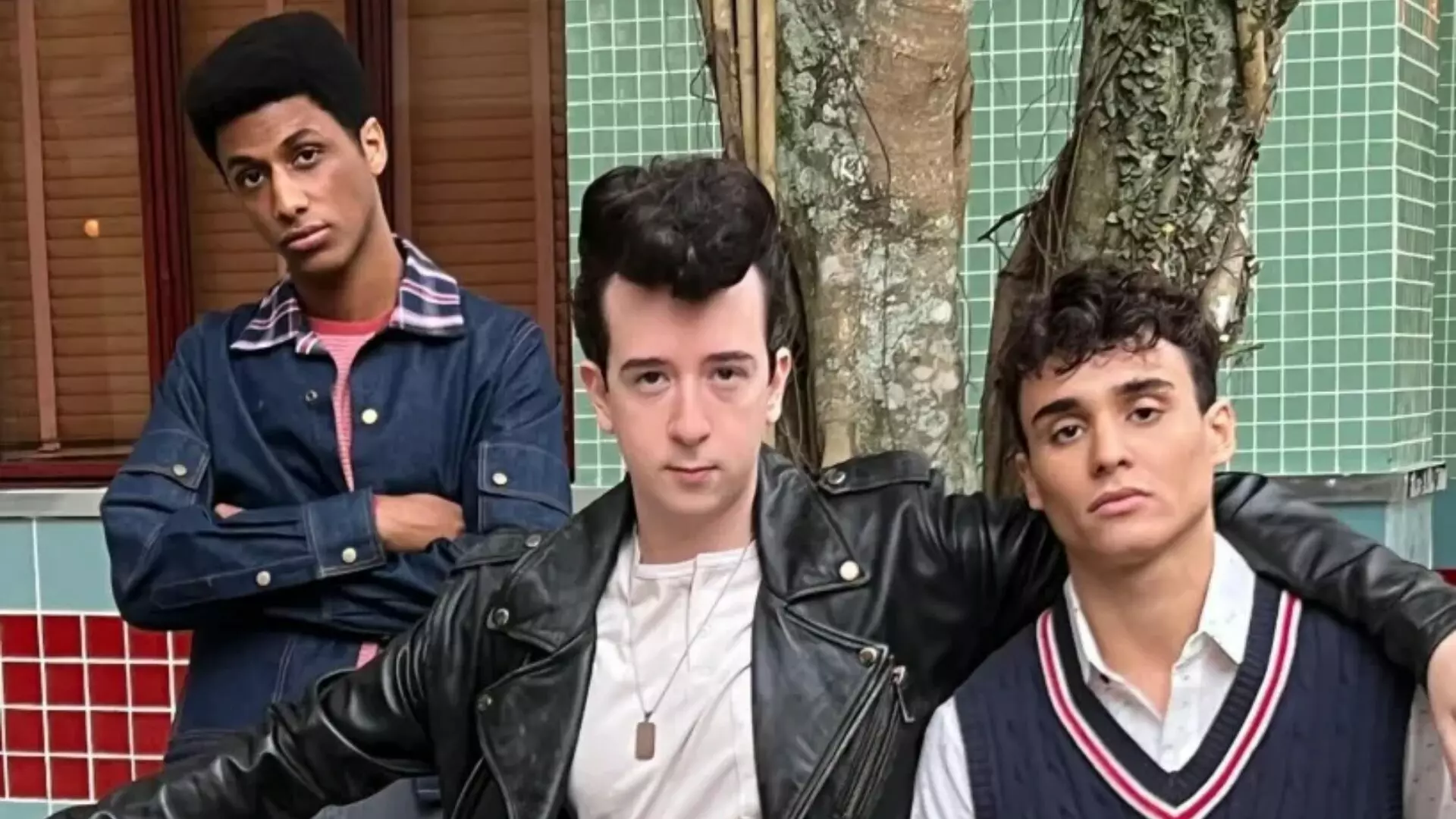 Guto (Pedro Goifman) e seus amigos em Garota do Momento