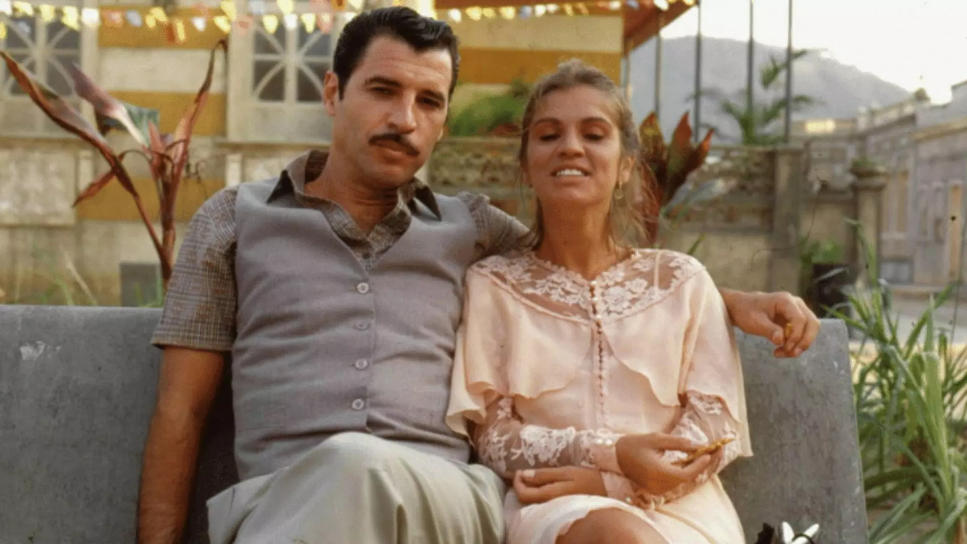 Timóteo (Paulo Betti) e Elisa (Tássia Camargo) em Tieta