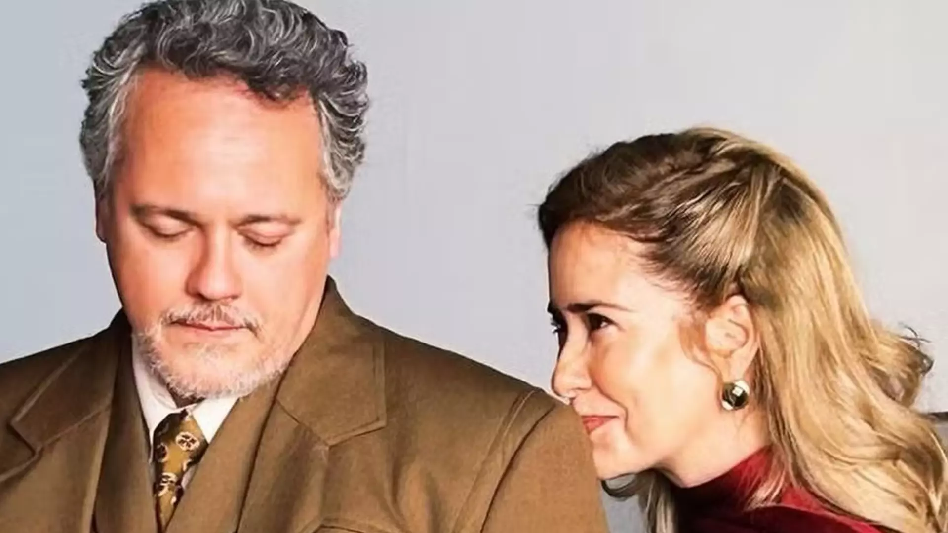 Raimundo (Danton Mello) e Lígia (Palomma Duarte) de Garota do Momento