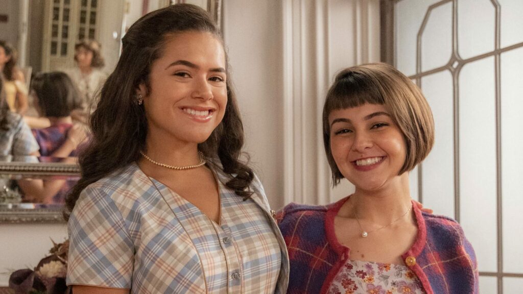 Bia (Maísa) e Eugênia (Klara Castanho)