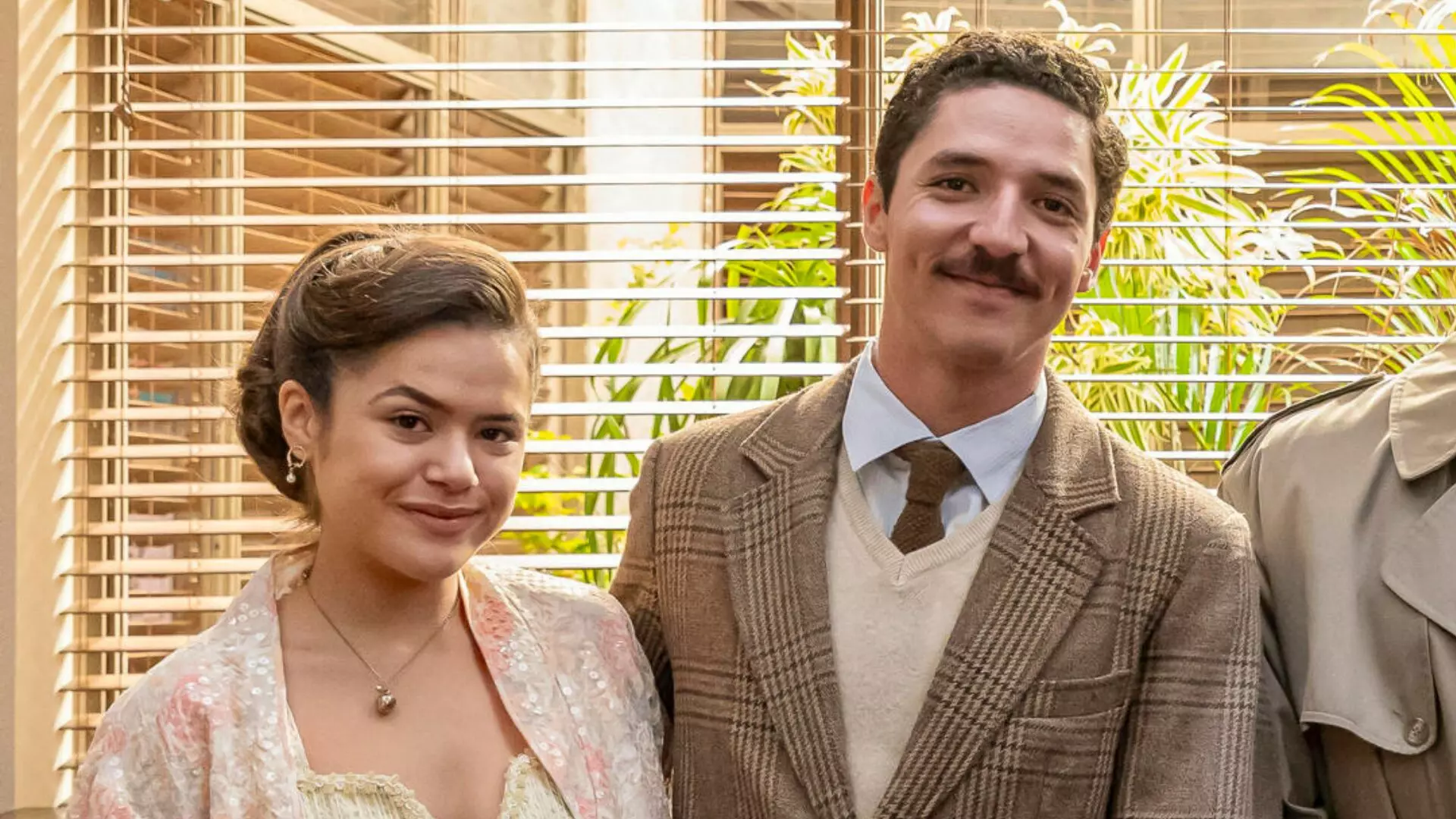 Bia (Maísa) e Ronaldo (João Vitor Silva)