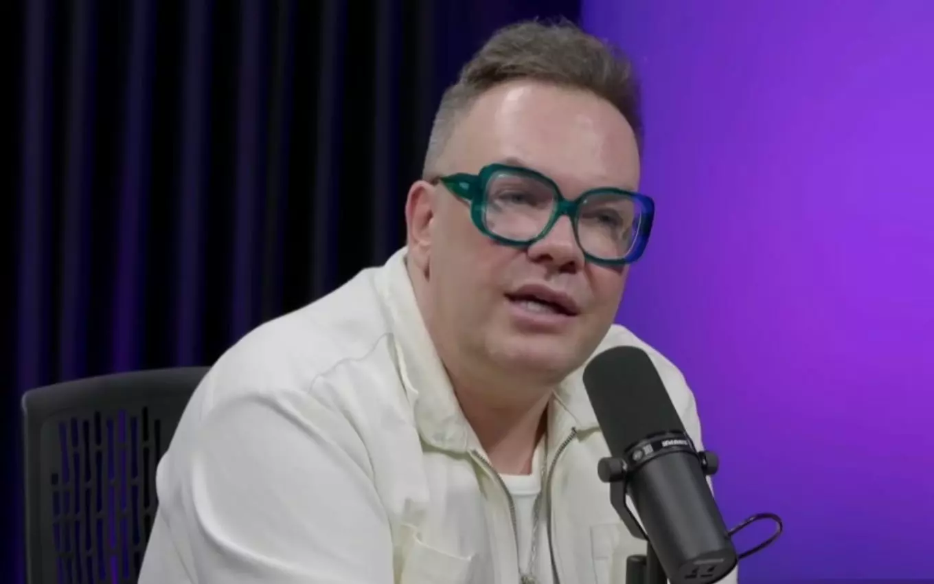Felipeh Campos no podcast Papagaio Falante