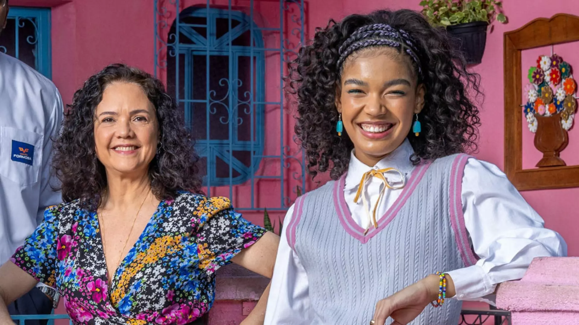 Doralice (Tereza Seiblitz) e Tati (Bia Santana)