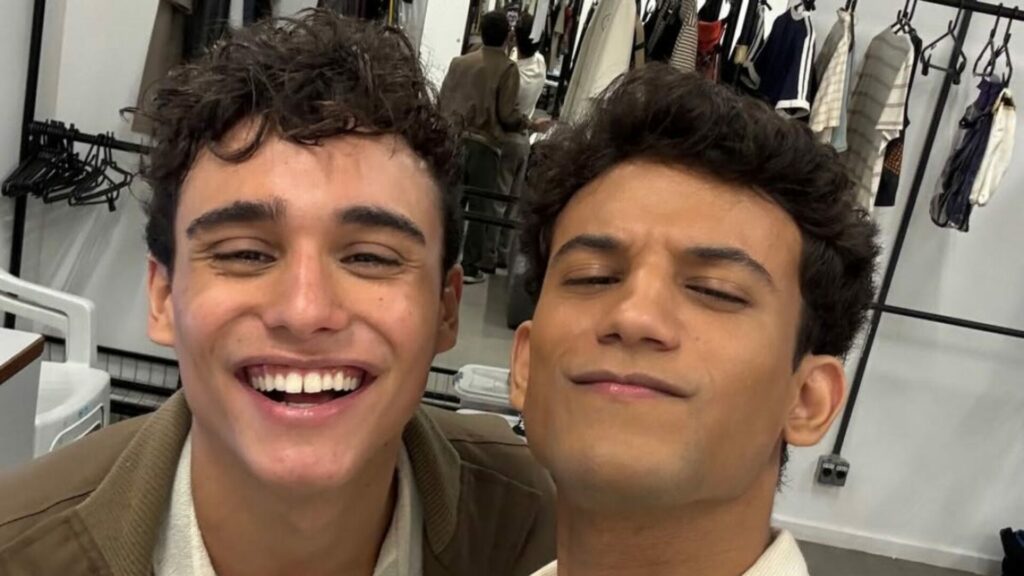 Guto (Pedro Goifman) e Vinícius (Elvis Vittorio) em Garota do Momento