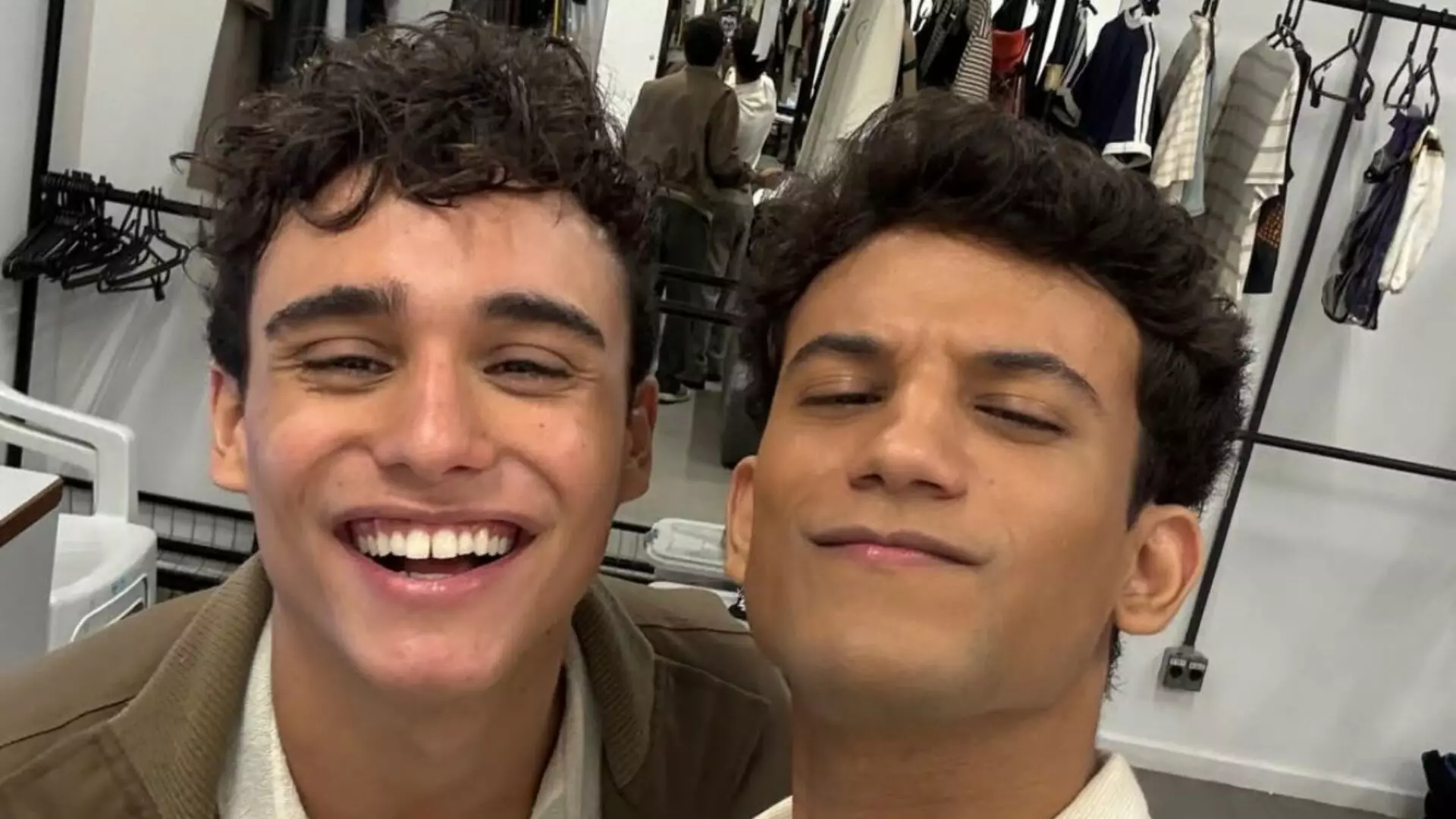 Guto (Pedro Goifman) e Vinícius (Elvis Vittorio) em Garota do Momento