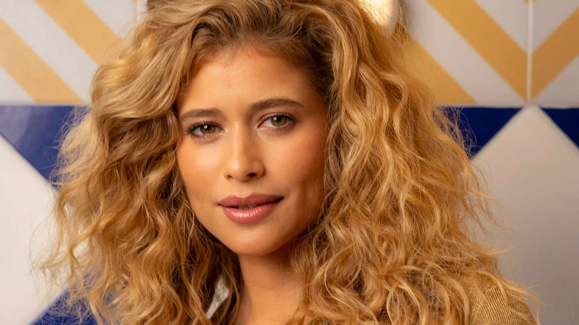 Isadora Cruz é Roxelle em Volta por Cima
