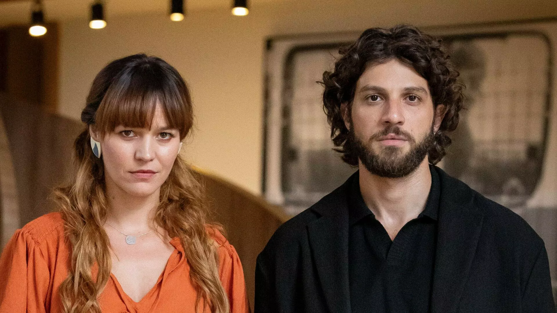 Mavi (Chay Suede) e Filipa (Joana De Verona)