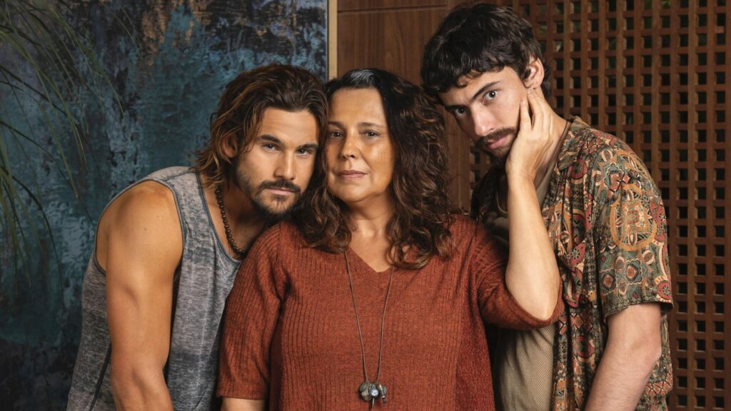 Moema (Ana Beatriz Nogueira) e os sobrinhos em Mania de Você