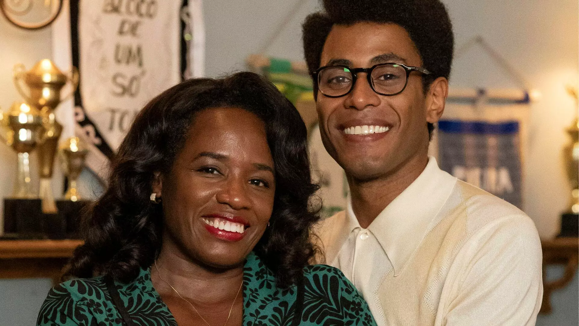 Ulisses (Ícaro Silva) e Verinha (Tatiana Tibúrcio)