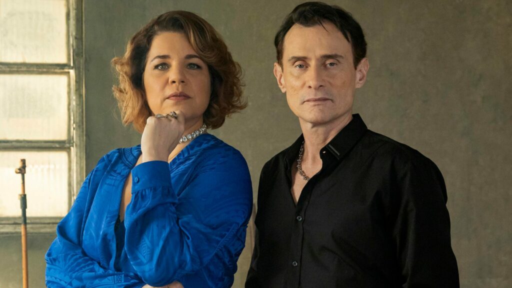 Violeta (Isabel Teixeira) e Gerson (Enrique Diaz)