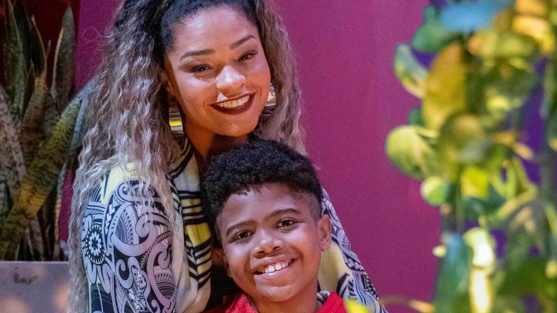 Cida (Juliana Alves) e Lucas (Caique Ivo)