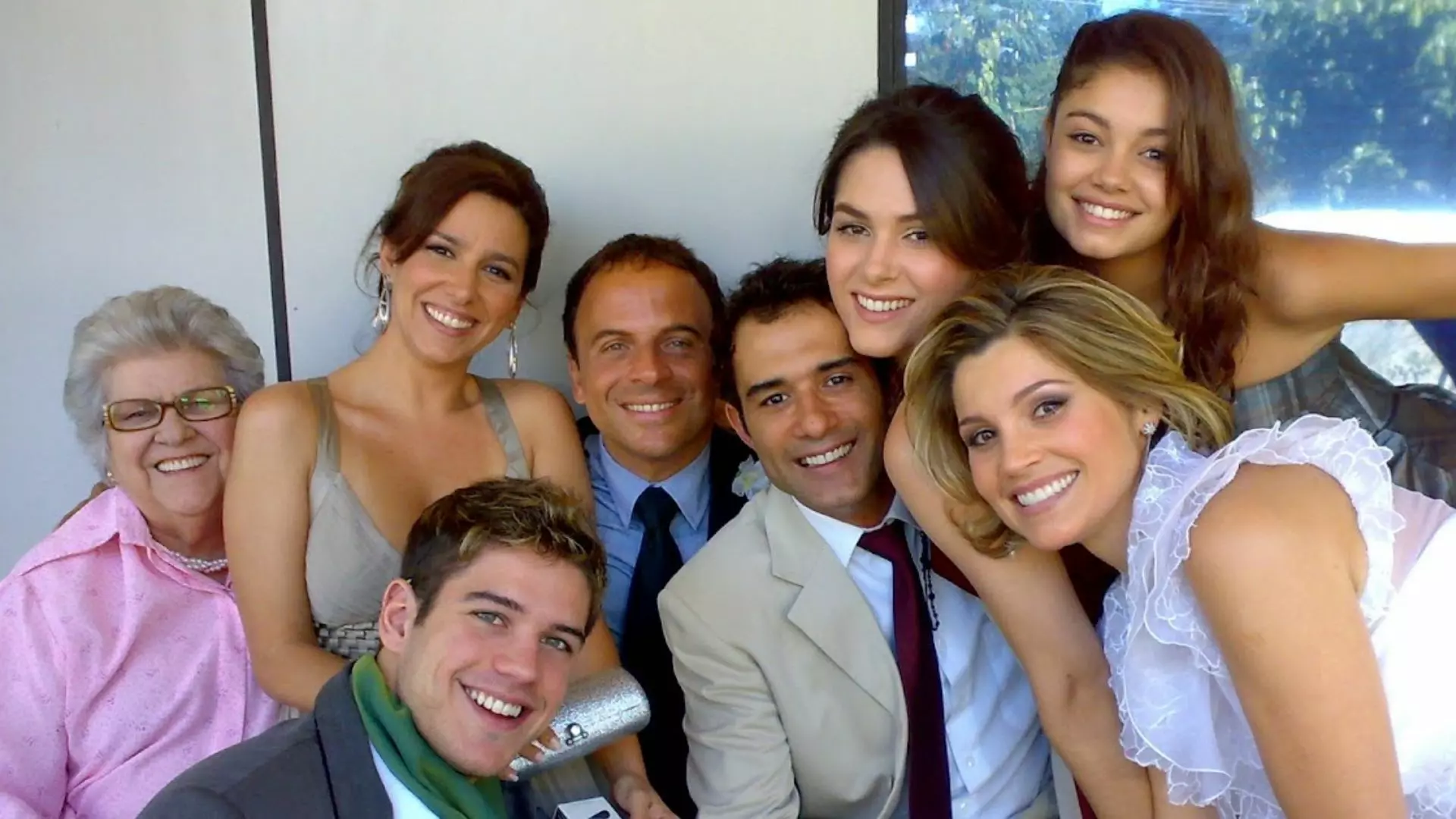 Hilda Rebello com elenco de Caras e Bocas